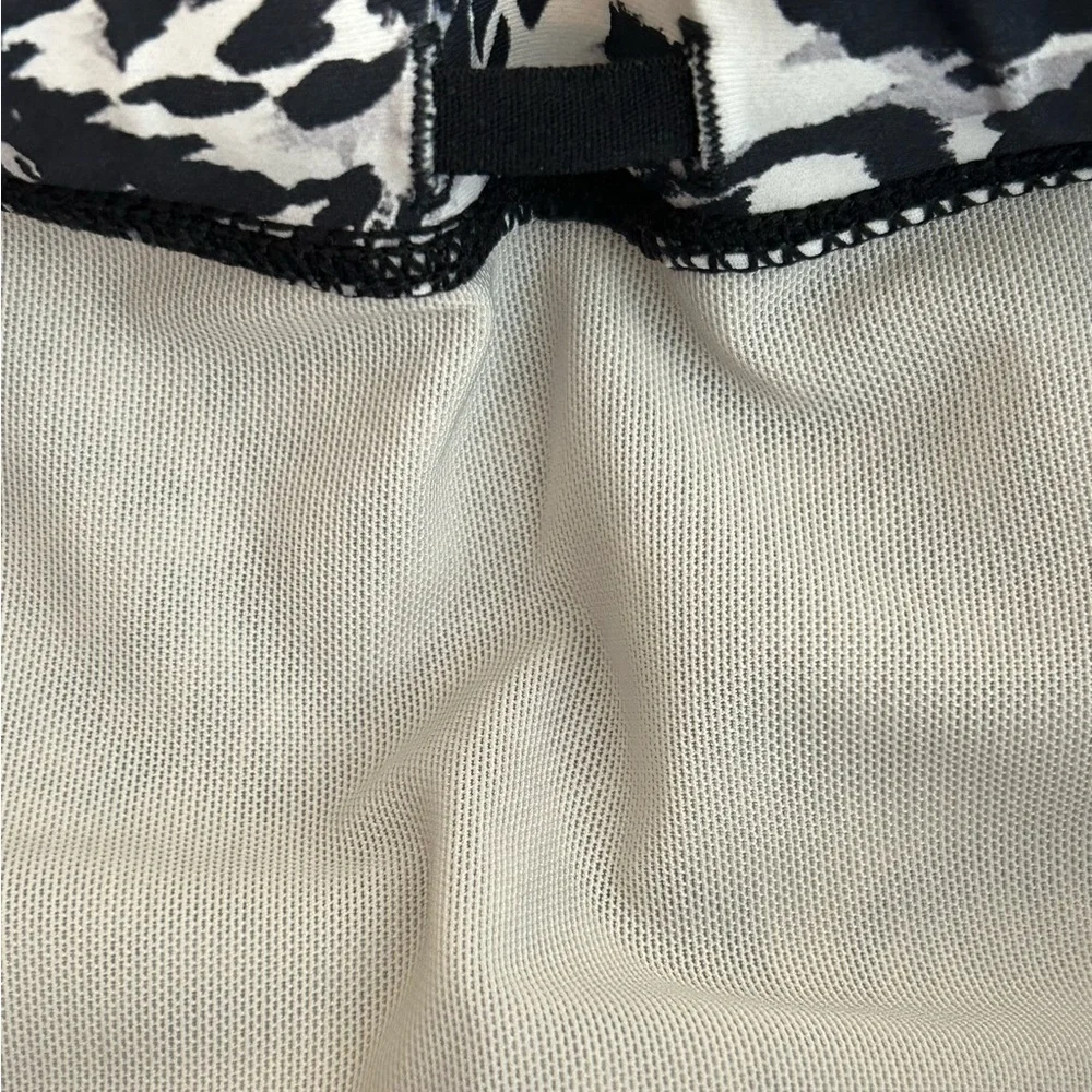 Lorna Jane 3/4 Leggings‎  Black/Grey Animal Print with Back Zipper Pocket